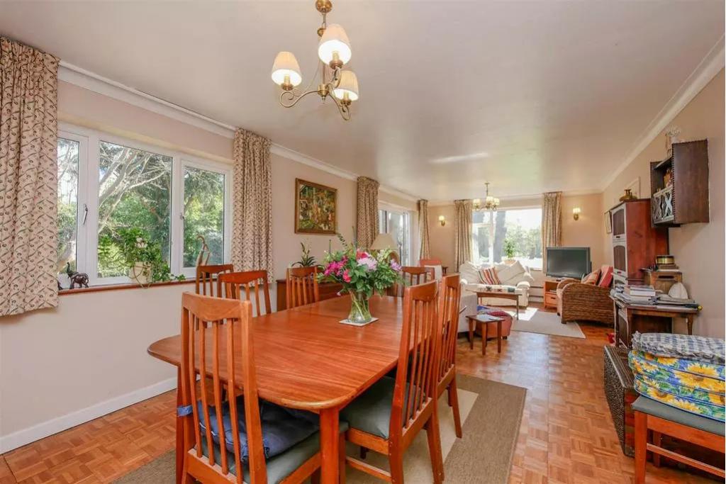 Pennies, 10 Court Drive, Shillingford, Oxfordshire, OX10 7ER