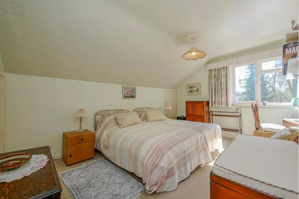 Pennies, 10 Court Drive, Shillingford, Oxfordshire, OX10 7ER