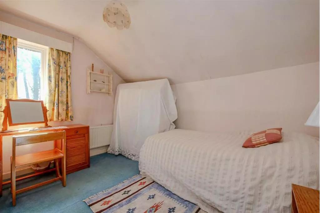 Pennies, 10 Court Drive, Shillingford, Oxfordshire, OX10 7ER