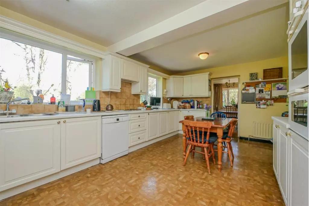 Pennies, 10 Court Drive, Shillingford, Oxfordshire, OX10 7ER