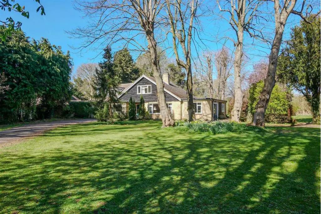 Pennies, 10 Court Drive, Shillingford, Oxfordshire, OX10 7ER