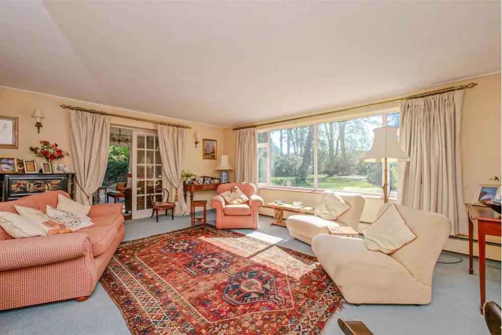 Pennies, 10 Court Drive, Shillingford, Oxfordshire, OX10 7ER