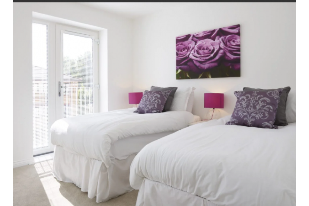 Campbell Park Apartments – Spacious 4-Bedroom Serviced Accommodation in Milton Keynes