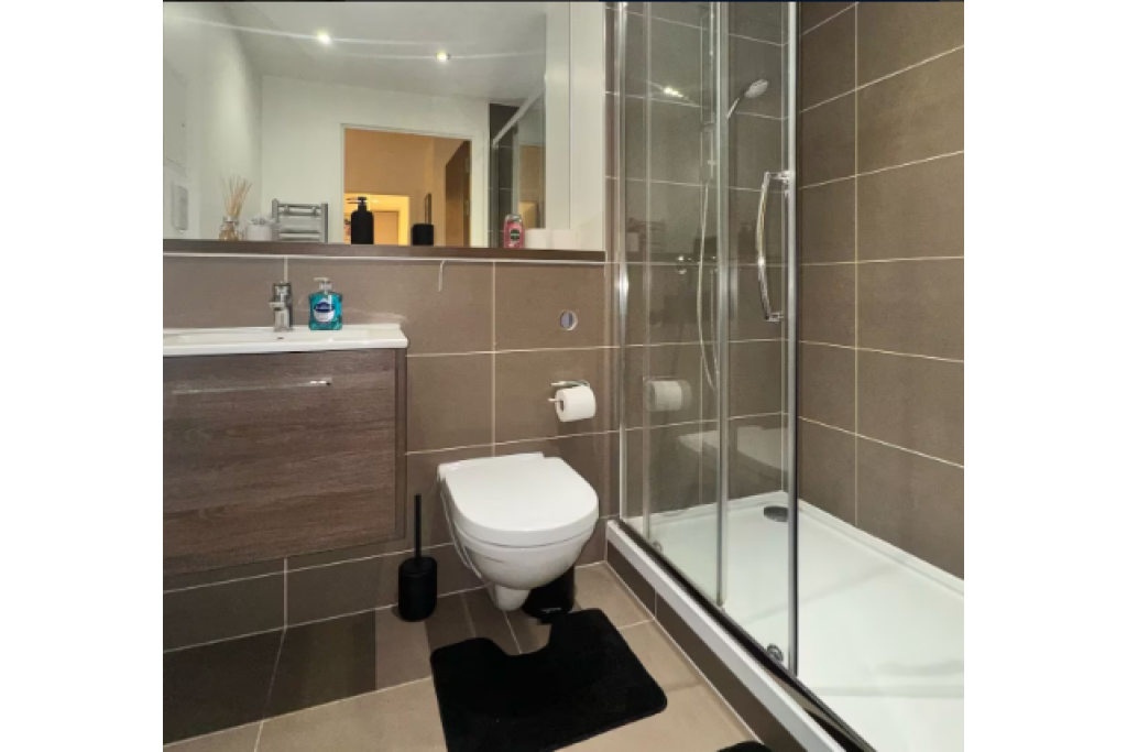 Christchurch Road Apartment – Spacious Short Term Accommodation in Wimbledon