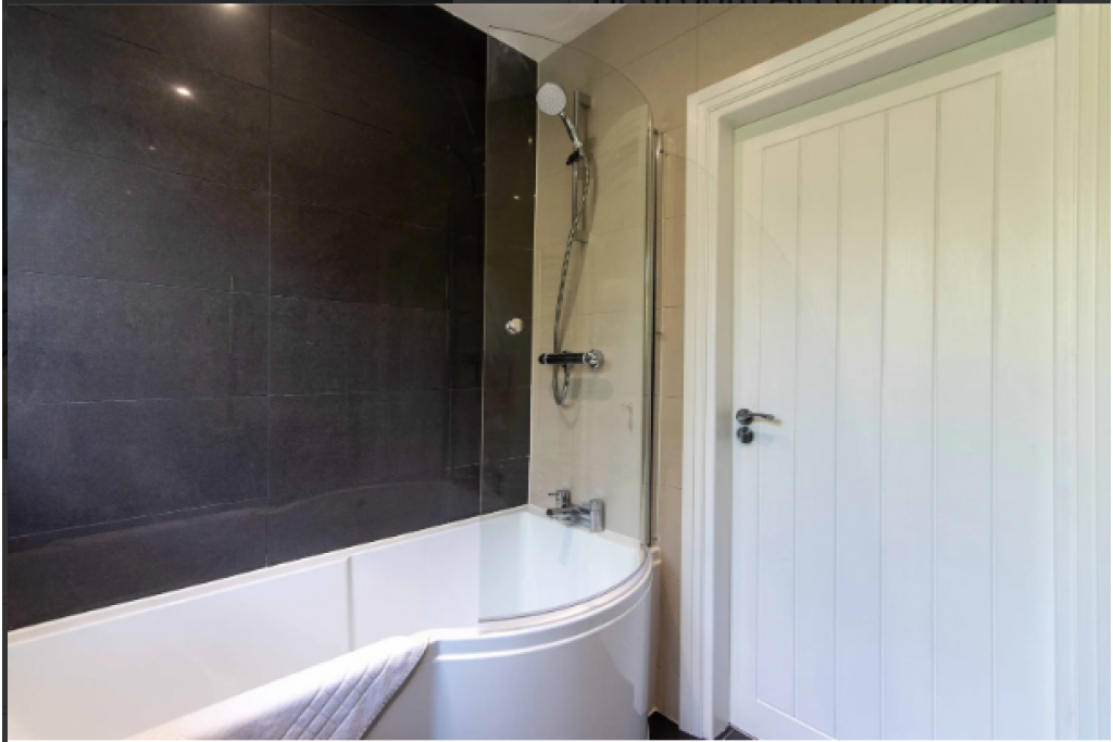 Leicester Serviced Apartments – Bagworth House 4-Bedroom Accommodation