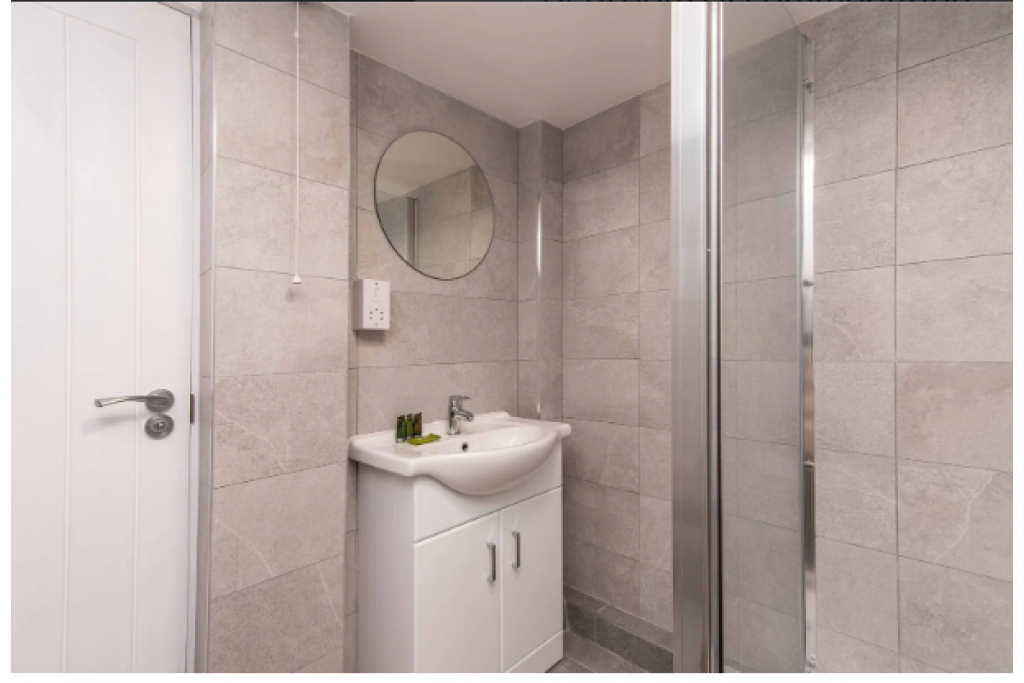 Leicester Serviced Apartments – Bagworth House 4-Bedroom Accommodation