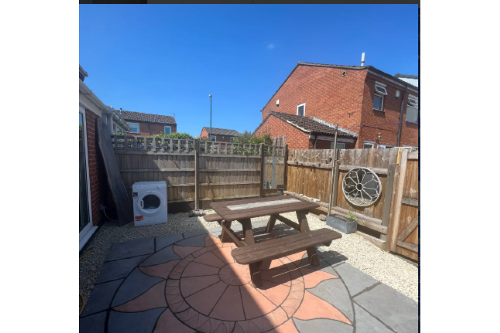 Bristol Family Accommodation with Parking and Outdoor Space