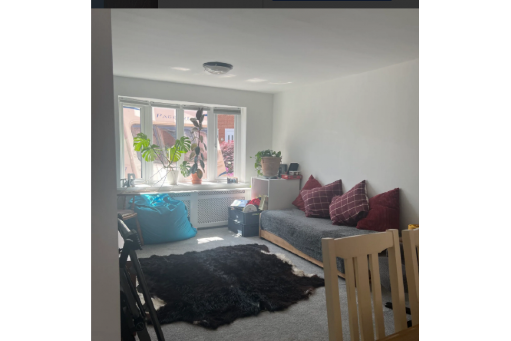 Bristol Family Accommodation with Parking and Outdoor Space