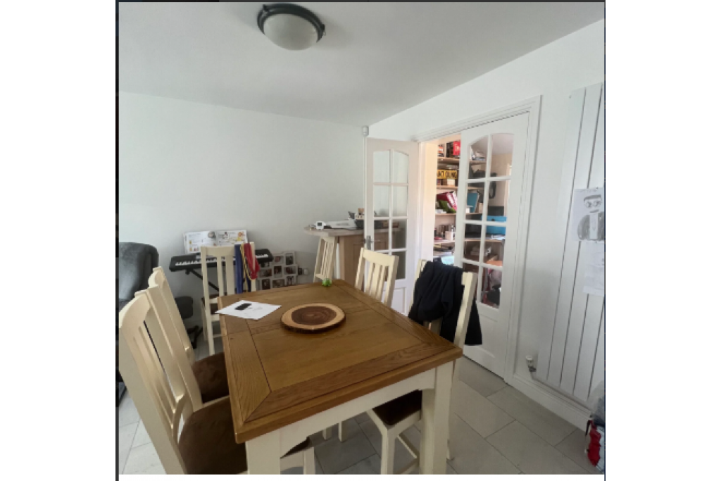 Bristol Family Accommodation with Parking and Outdoor Space