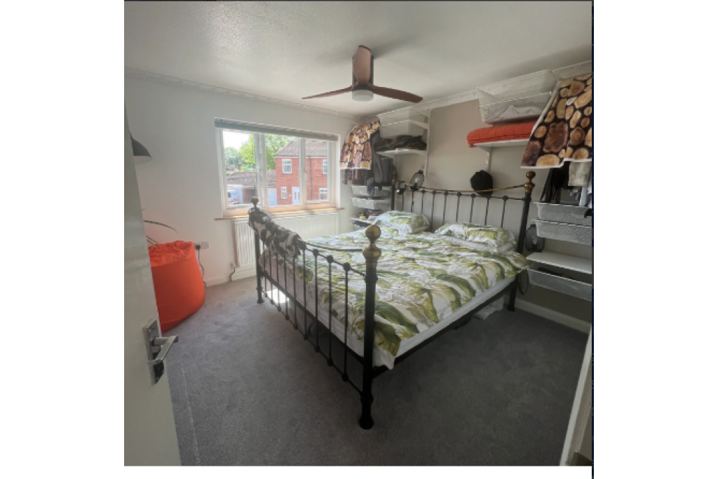 Bristol Family Accommodation with Parking and Outdoor Space