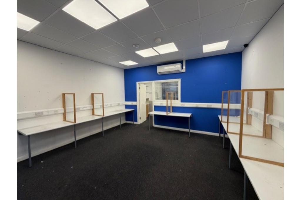 Ground Floor Lock-Up Shop to Let – 123 High Street, Edgware, HA8 7DB