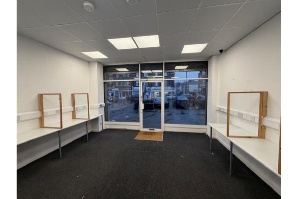 Ground Floor Lock-Up Shop to Let – 123 High Street, Edgware, HA8 7DB