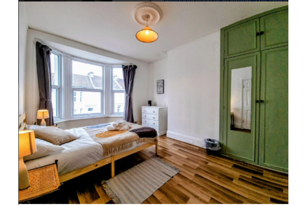 Brighton Holiday Cottages – Round Hill 4-Bed Apartment for 8 Guests