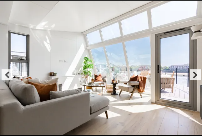 Cheyne Walk Houseboat – Chelsea