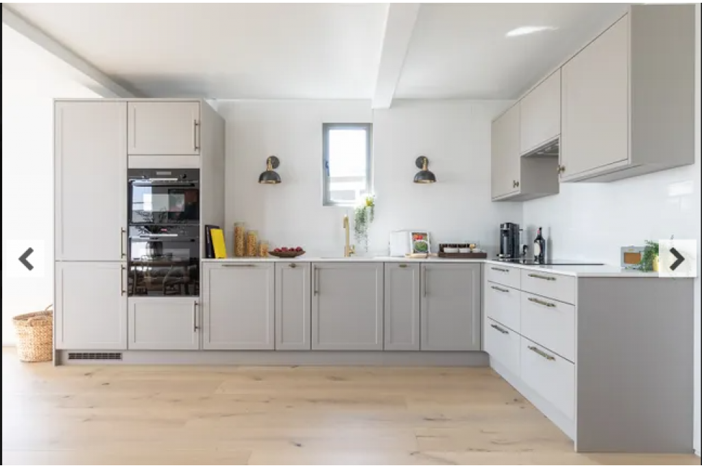 Cheyne Walk Houseboat – Chelsea