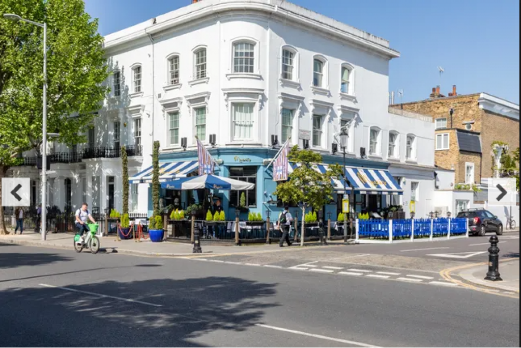 Cheyne Walk Houseboat – Chelsea