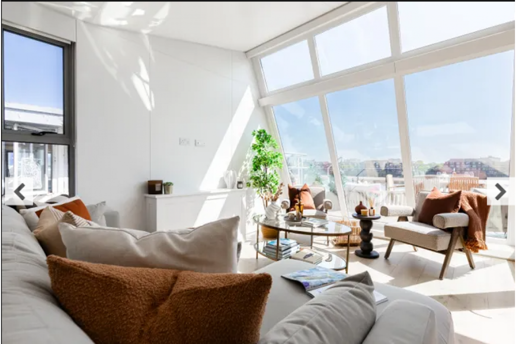 Cheyne Walk Houseboat – Chelsea