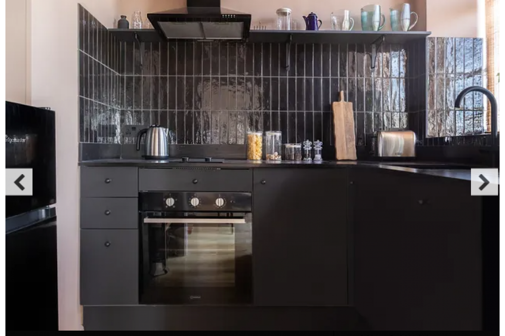 Ladbroke Grove XV – Notting Hill – Elegant 2-Bedroom Apartment with Juliet Balcony