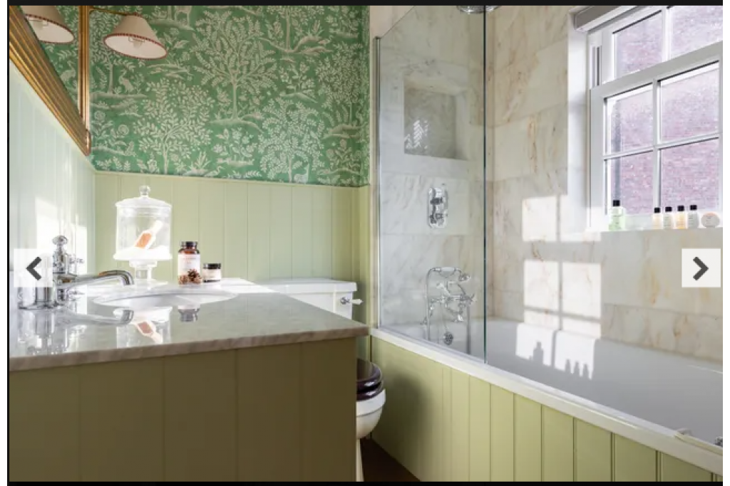 Milborne Grove – Chelsea – Colourful 4-Bedroom Townhouse with Charming Garden