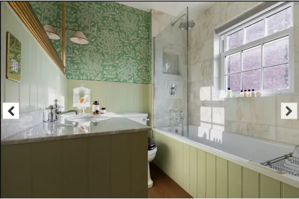 Milborne Grove – Chelsea – Colourful 4-Bedroom Townhouse with Charming Garden