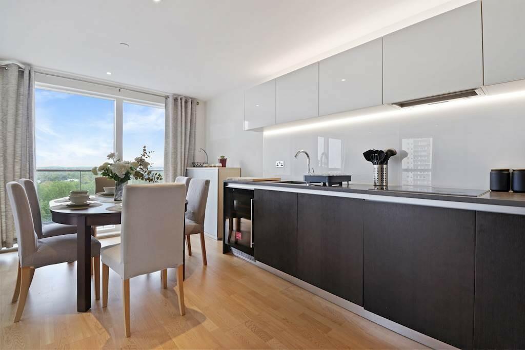 3 bedroom Apartment for Sale