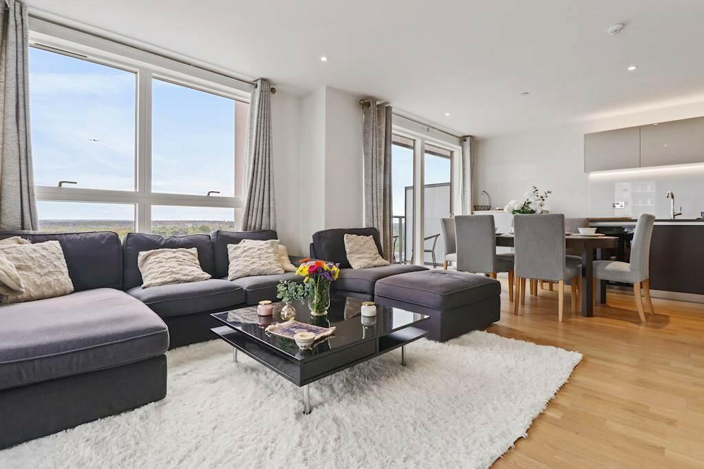 3 bedroom Apartment for Sale