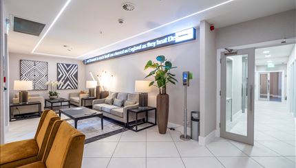 Luxury Mid-Term Let at Circus Apartment, Canary Wharf, London E14