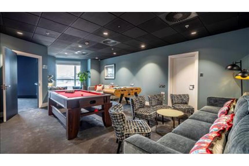 Luxury Mid-Term Let at Circus Apartment, Canary Wharf, London E14