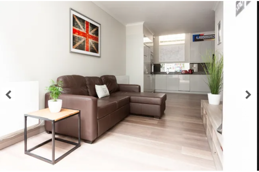 Red Lion Square, Holborn – Midrange Apartment