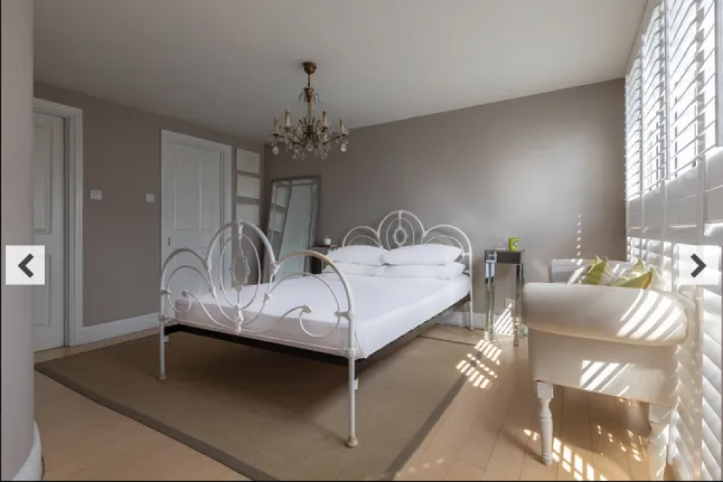 Tetcott Road, Chelsea – Charming 2-Bedroom, 2-Bathroom Apartment with Private Garden