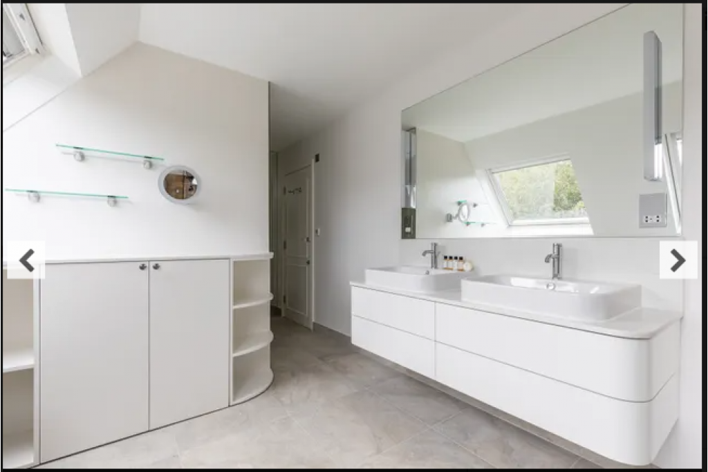 Somerset Square, Holland Park – Elegant 5-Bedroom Family Home with Garden