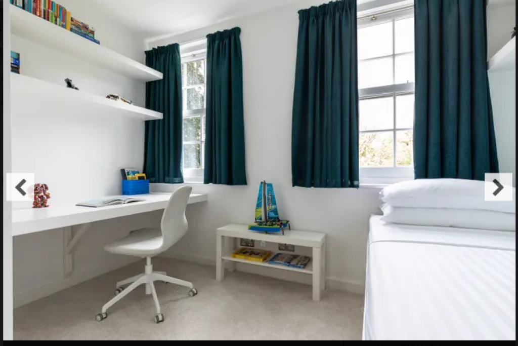 Somerset Square, Holland Park – Elegant 5-Bedroom Family Home with Garden