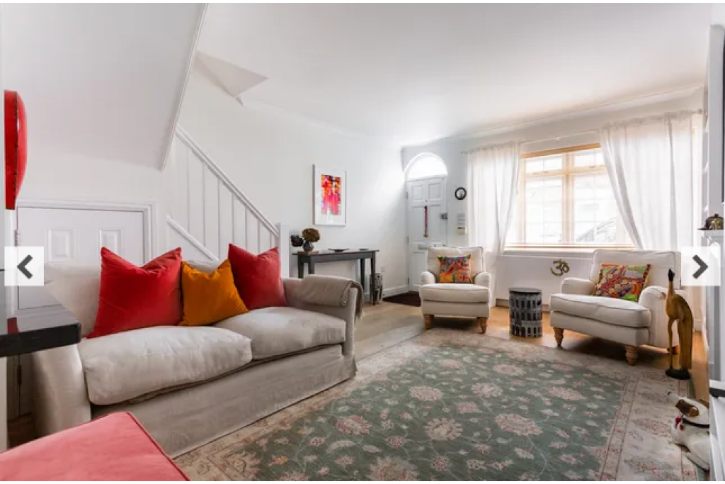 Edge Street IV, Notting Hill – Charming 2-Bedroom, 3-Bathroom Apartment with Balcony