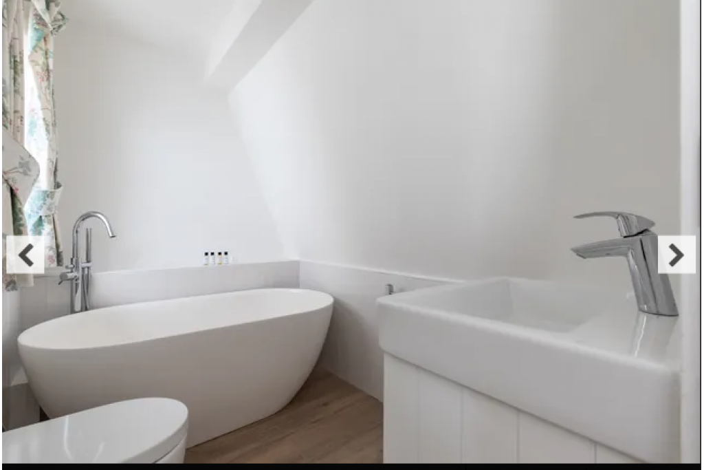 Alba Place III, Notting Hill – Stylish 2-Bedroom Mews Home – POA