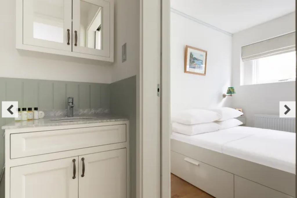 Alba Place III, Notting Hill – Stylish 2-Bedroom Mews Home – POA