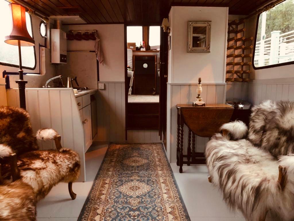 Classic Dutch Barge – Bourne End Marina, Cookham – Thames River Retreat