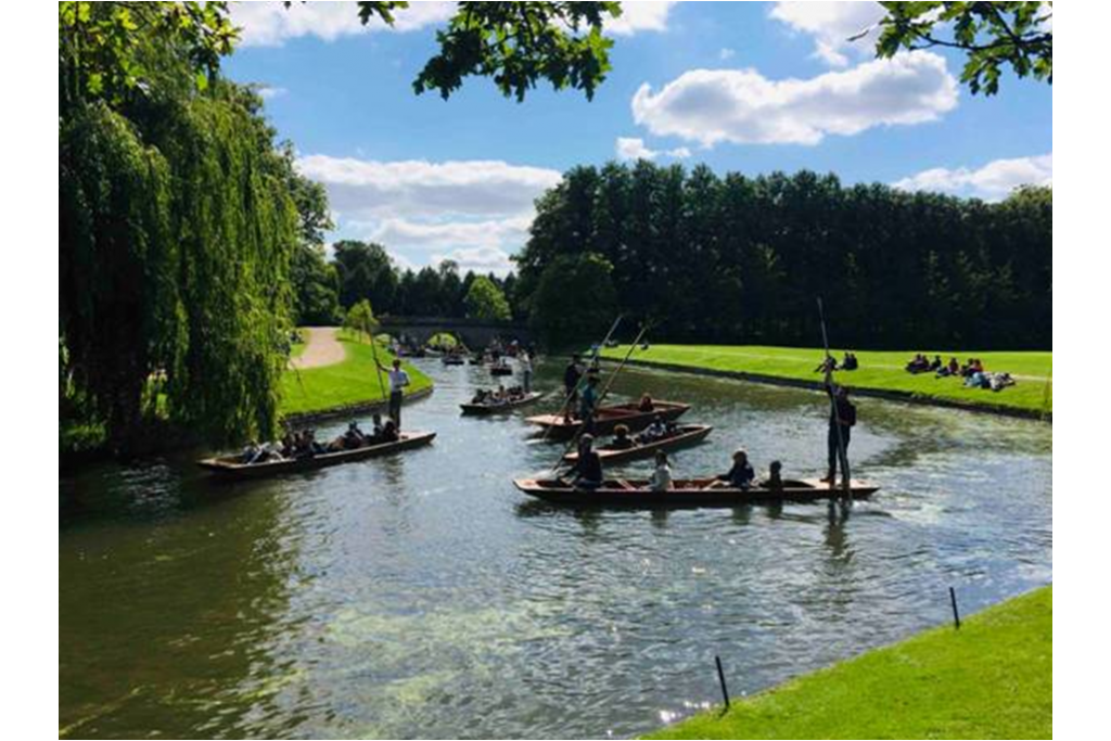 Classic Dutch Barge – Bourne End Marina, Cookham – Thames River Retreat
