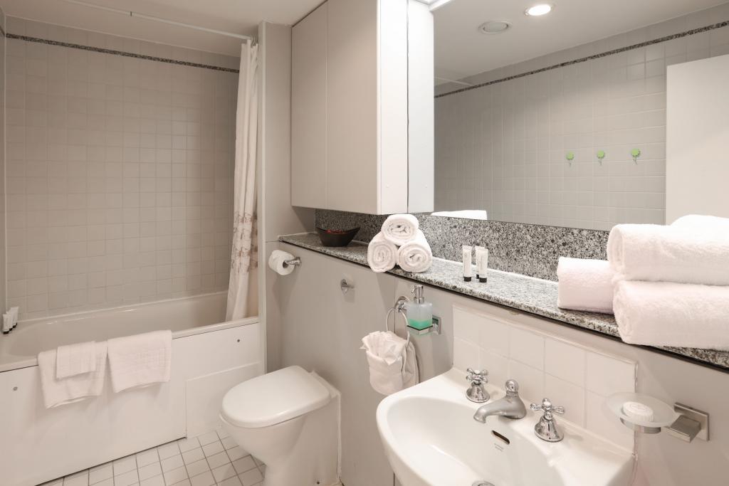 Stylish Two Bedroom Apartment in South Kensington