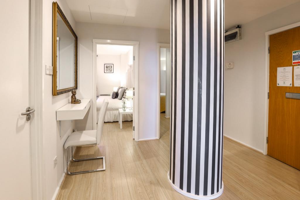 Stylish Two Bedroom Apartment in South Kensington