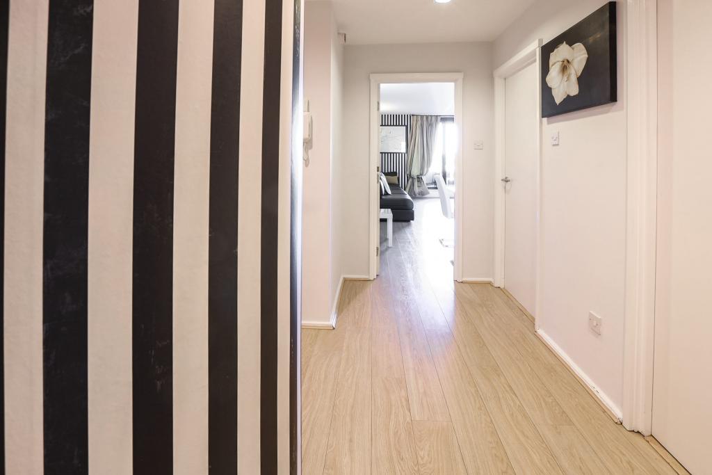 Stylish Two Bedroom Apartment in South Kensington