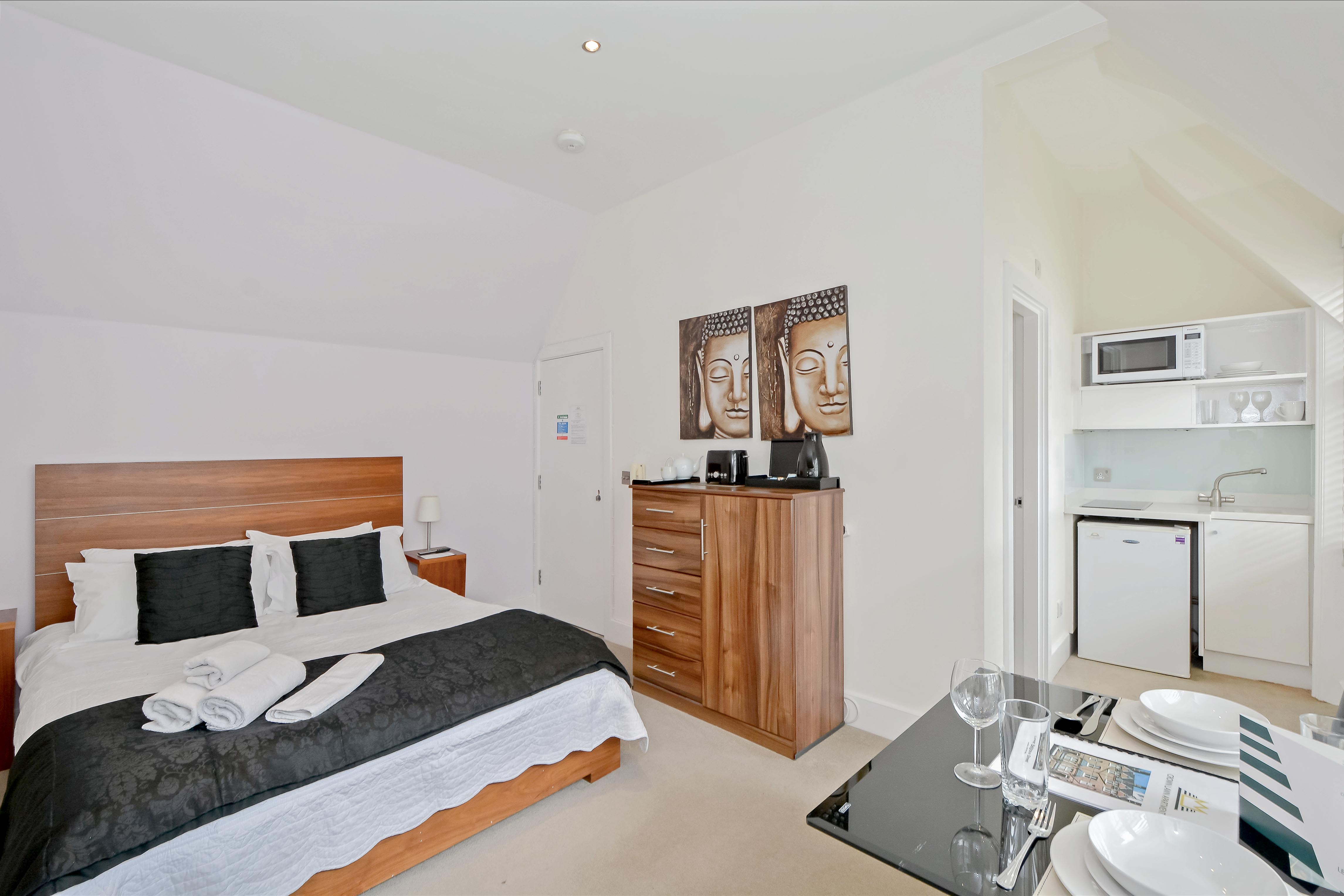 Stylish Serviced Studio in the Heart of Victoria