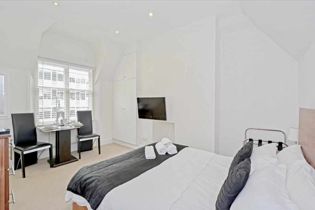 Stylish Serviced Studio in the Heart of Victoria