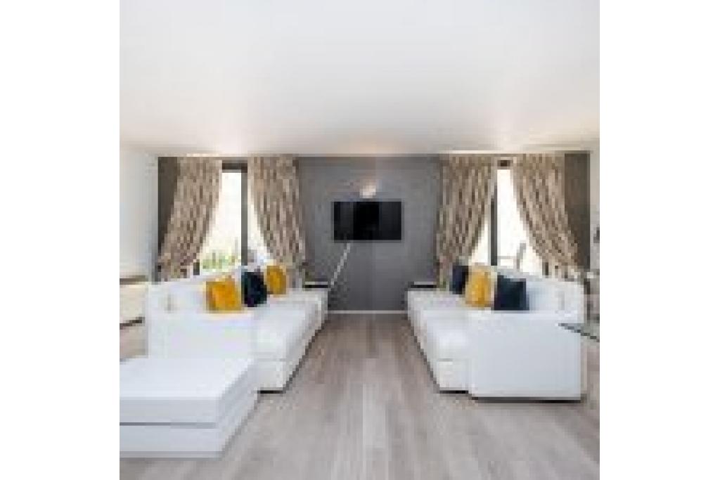 Spacious Two Bedroom Apartment in South Kensington