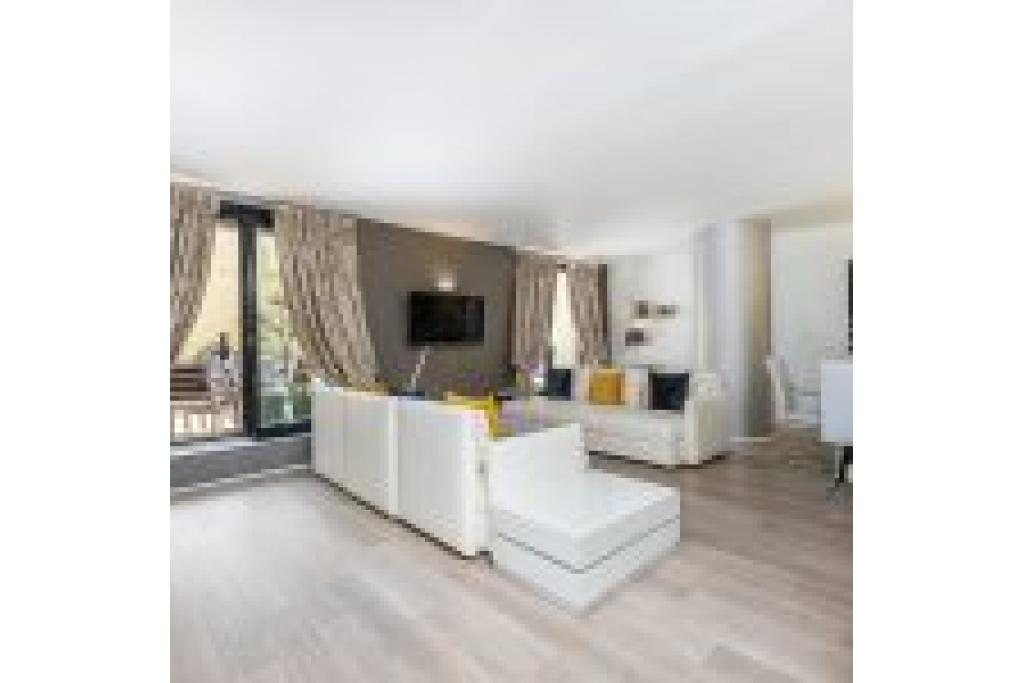 Spacious Two Bedroom Apartment in South Kensington