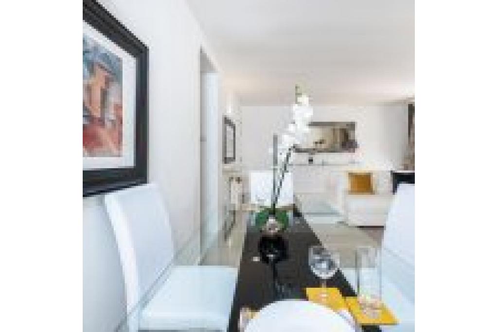 Spacious Two Bedroom Apartment in South Kensington