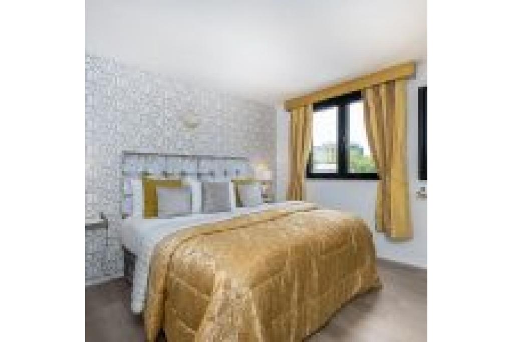 Spacious Two Bedroom Apartment in South Kensington