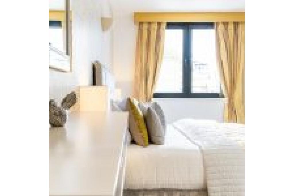 Spacious Two Bedroom Apartment in South Kensington