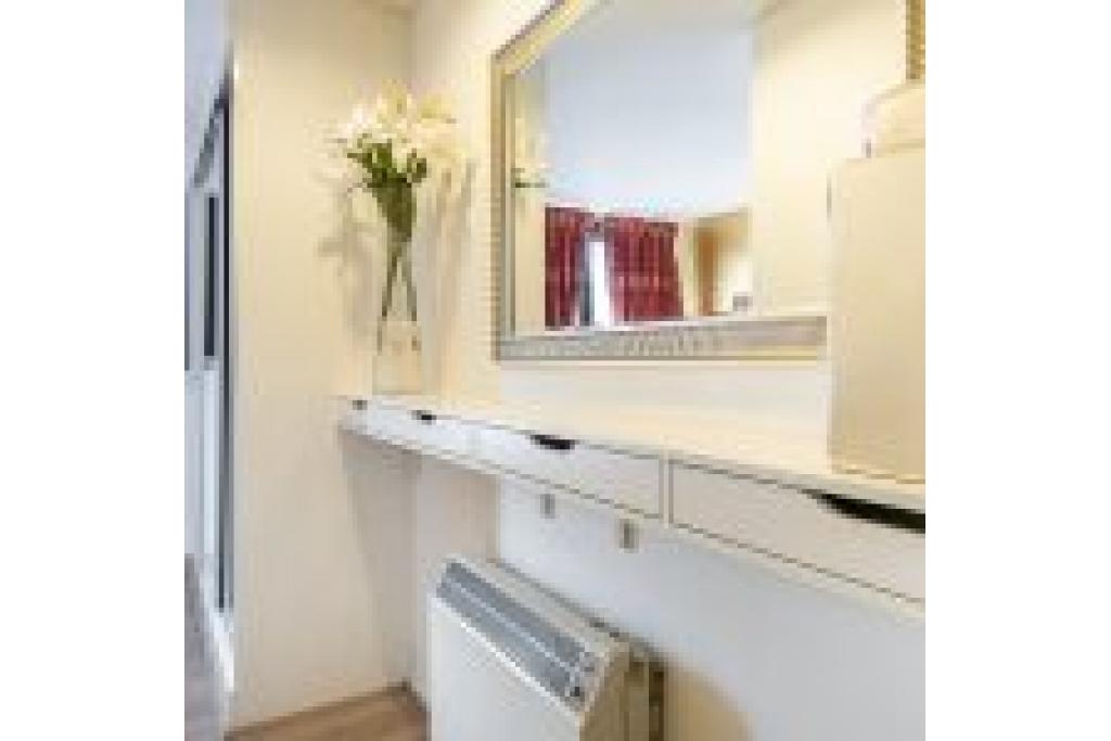 Spacious Two Bedroom Apartment in South Kensington