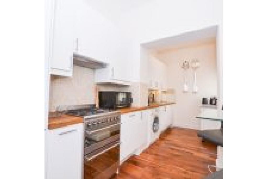 Spacious Two Bedroom Apartment in Marylebone - Elegant Living in a Prime London Location