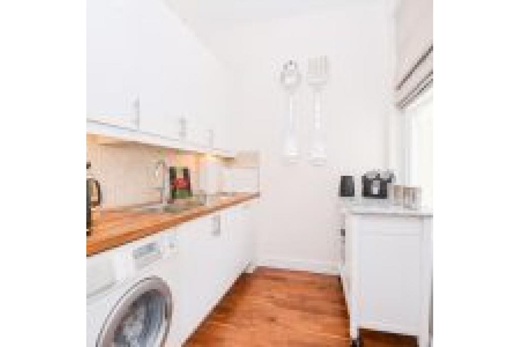 Spacious Two Bedroom Apartment in Marylebone - Elegant Living in a Prime London Location